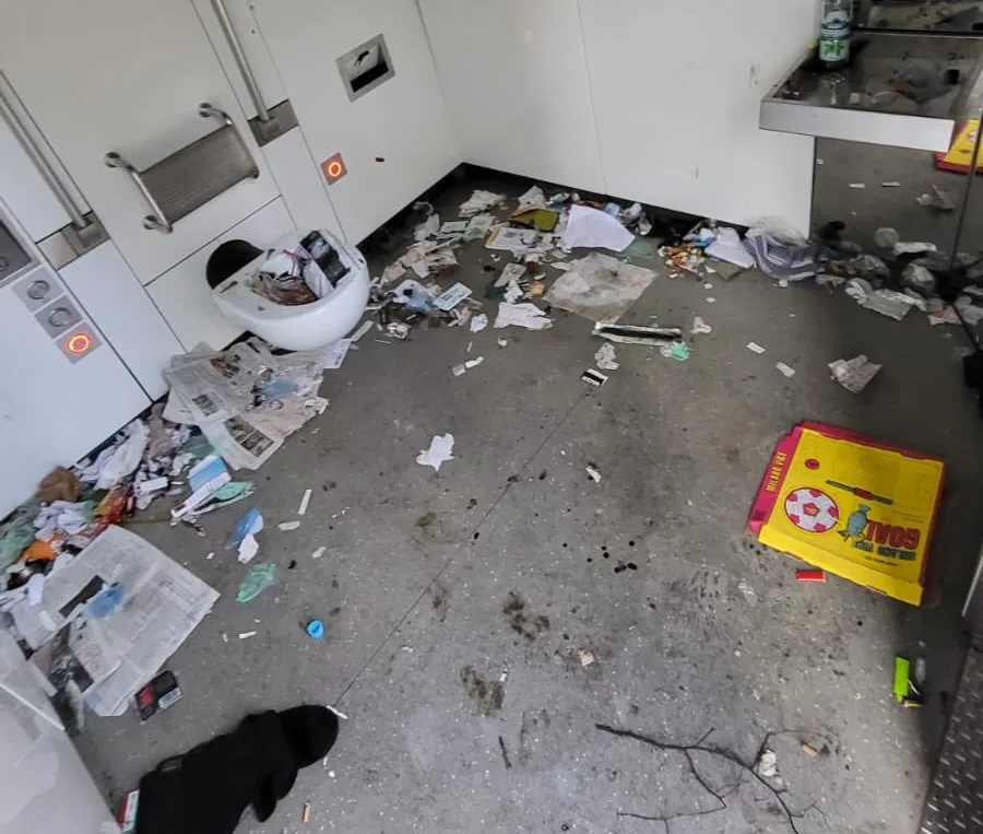 Öffentliche Toilette nahe Hausvogteiplatz in Berlin Rezension 2.png