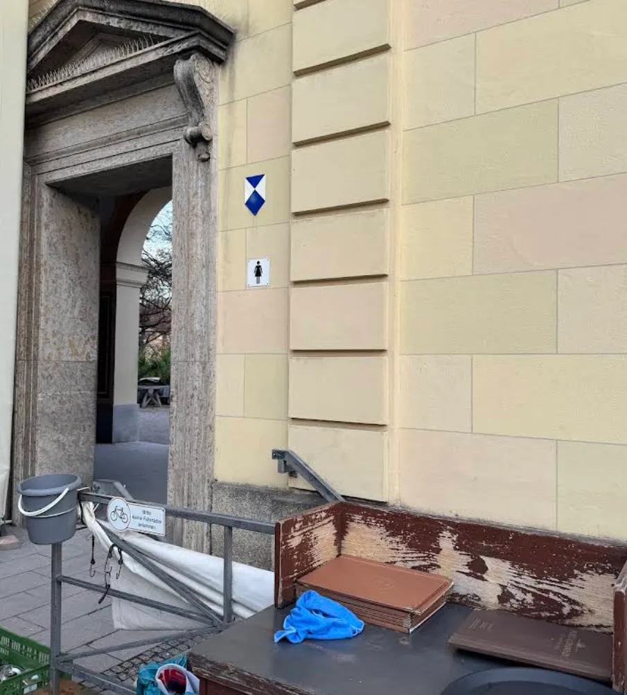 Odeonspl. 18, 80539 München.webp